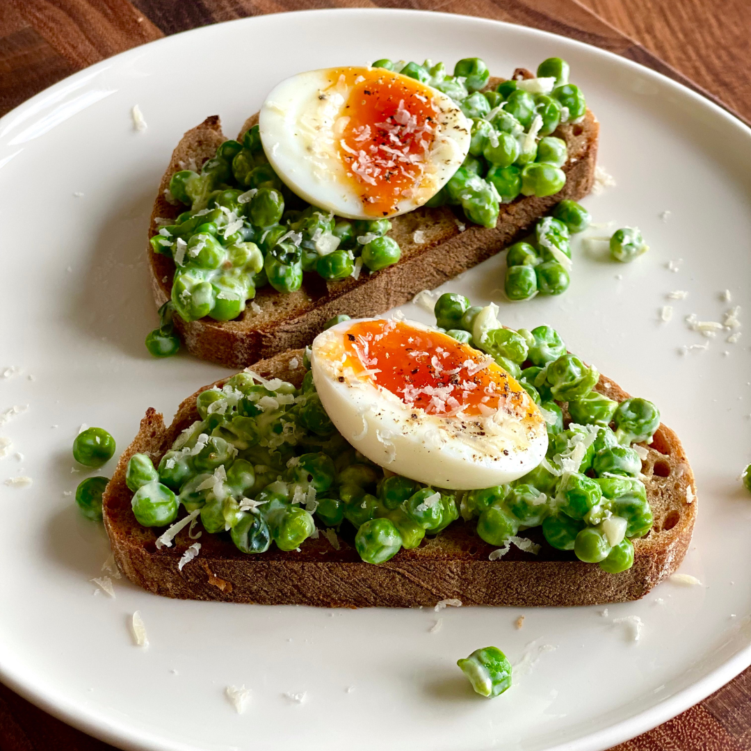 Creamy Garlic Peas On Toast